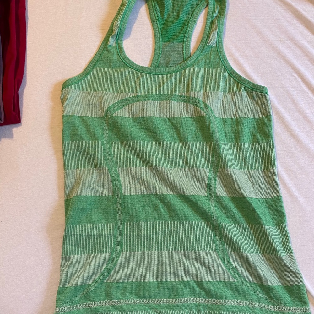Lulu lemon top